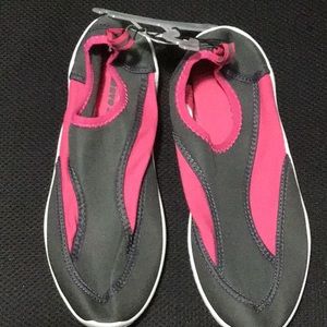 NWT Wave Zone Women’s Water Shoes,Pink Gray,
